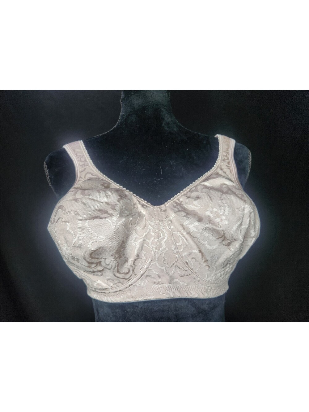 Playtex 18 Hour Ultimate Lift & Support Wireless Bra Everyday Sandshell 38D